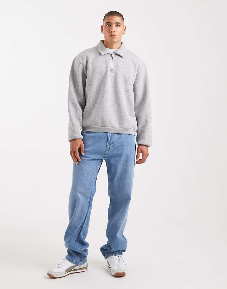 ASOS DESIGN - Straight Jeans in mittelblauer Waschung mit Comfort Stretch von ASOS DESIGN