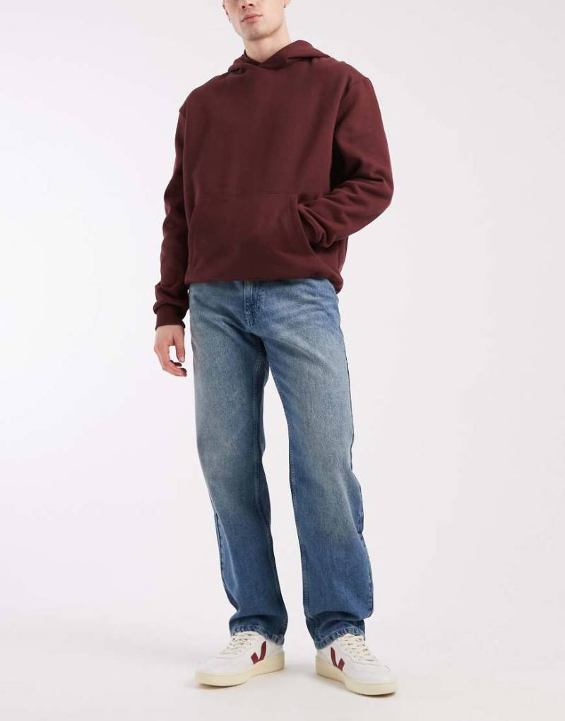 ASOS DESIGN - Straight Jeans in mittlerer Waschung-Blau von ASOS DESIGN