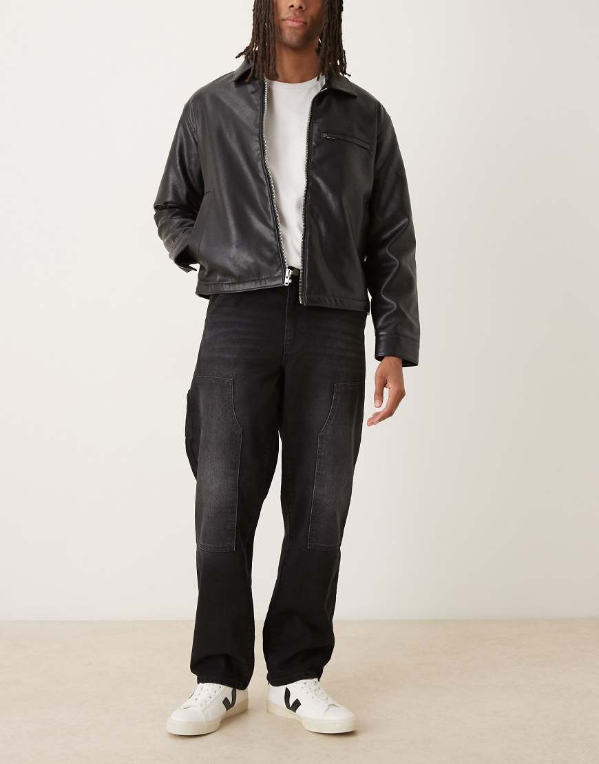 ASOS DESIGN - Straight Jeans in verwaschenem Schwarz mit Carpenter-Details von ASOS DESIGN