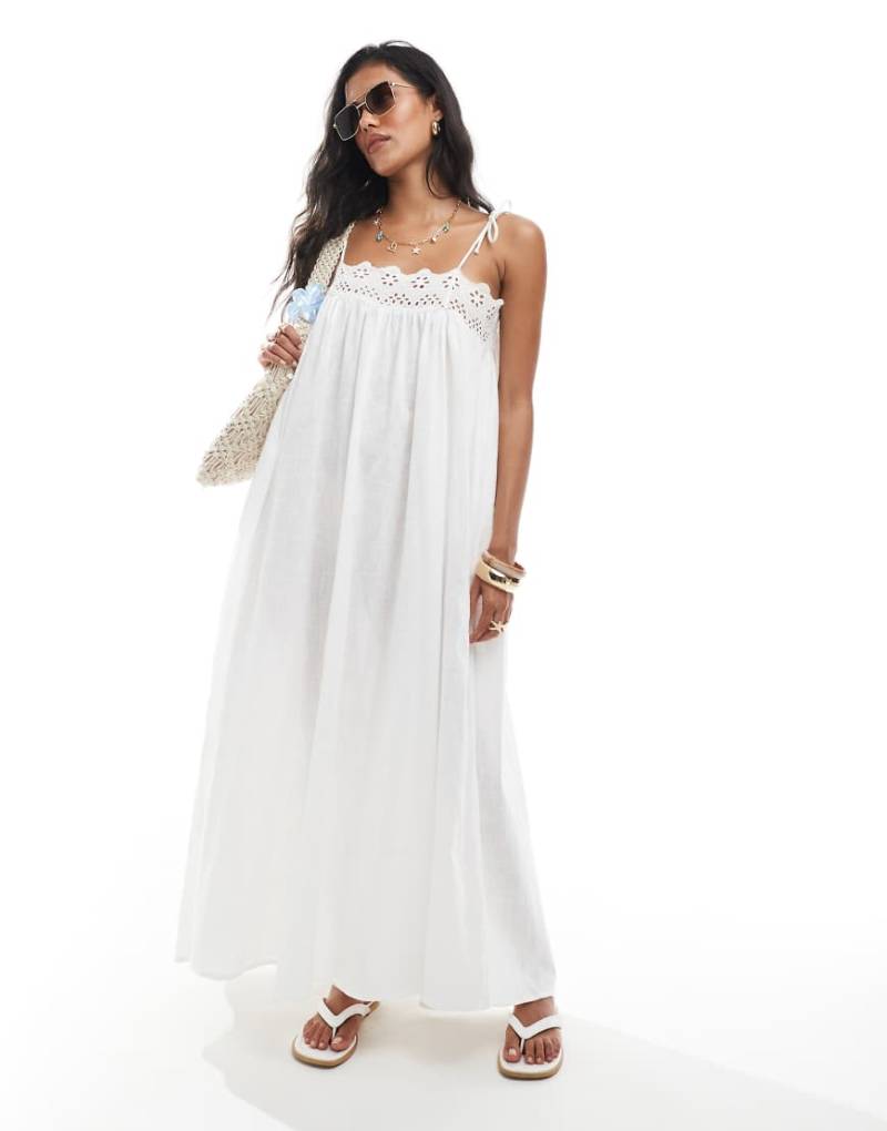 ASOS DESIGN - Strand-Maxikleid in Weiß mit Knitterstruktur und Lochmuster-Borte von ASOS DESIGN