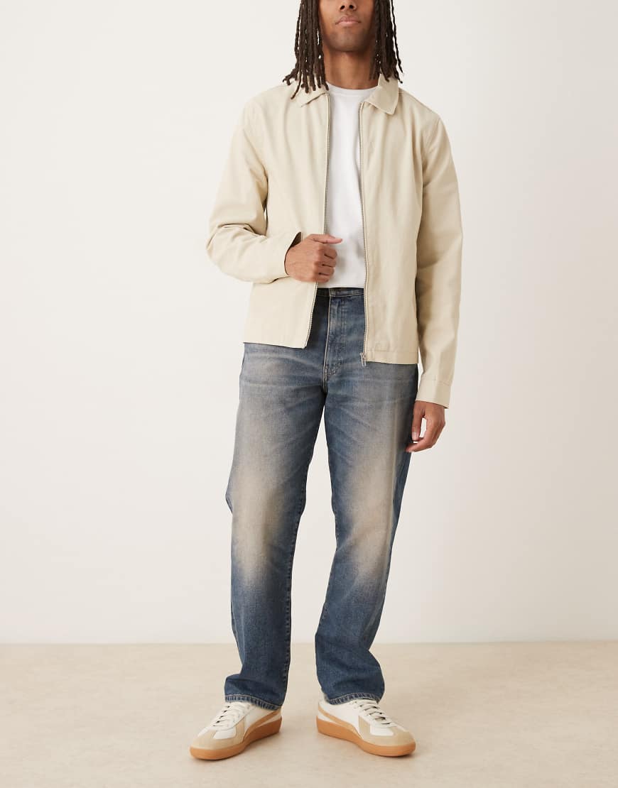 ASOS DESIGN - Stretch-Jeans in verwaschenem Dunkelblau mit geradem Bein von ASOS DESIGN