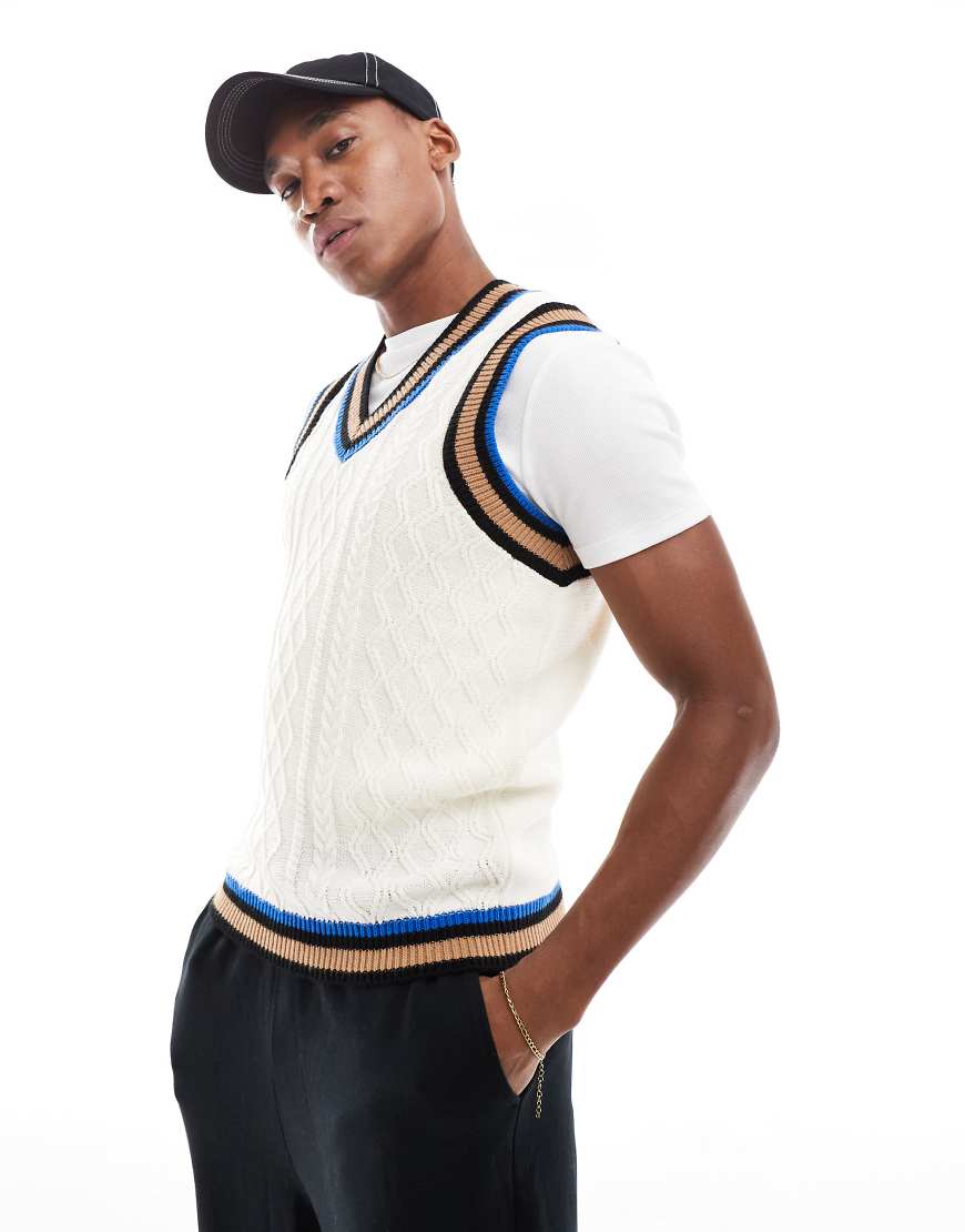 ASOS DESIGN - Strick-Pullunder mit Zopfmuster und V-Ausschnitt in Ecru mit blauen Kontraststreifen-Neutral ASOS DESIGN - Strick-Pullunder mit Zopfmuster und V-Ausschnitt in Ecru mit blauen Kontraststreifen-Neutral von ASOS DESIGN