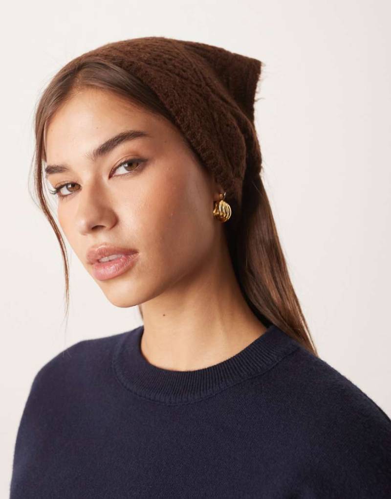 ASOS DESIGN - Strick-Schal in Dreiecksform in Schokobraun-Brown von ASOS DESIGN