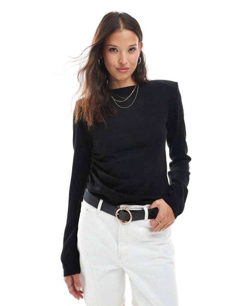 ASOS DESIGN - Strick-T-Shirt in Schwarz mit Schulterpolstern-Weiß von ASOS DESIGN