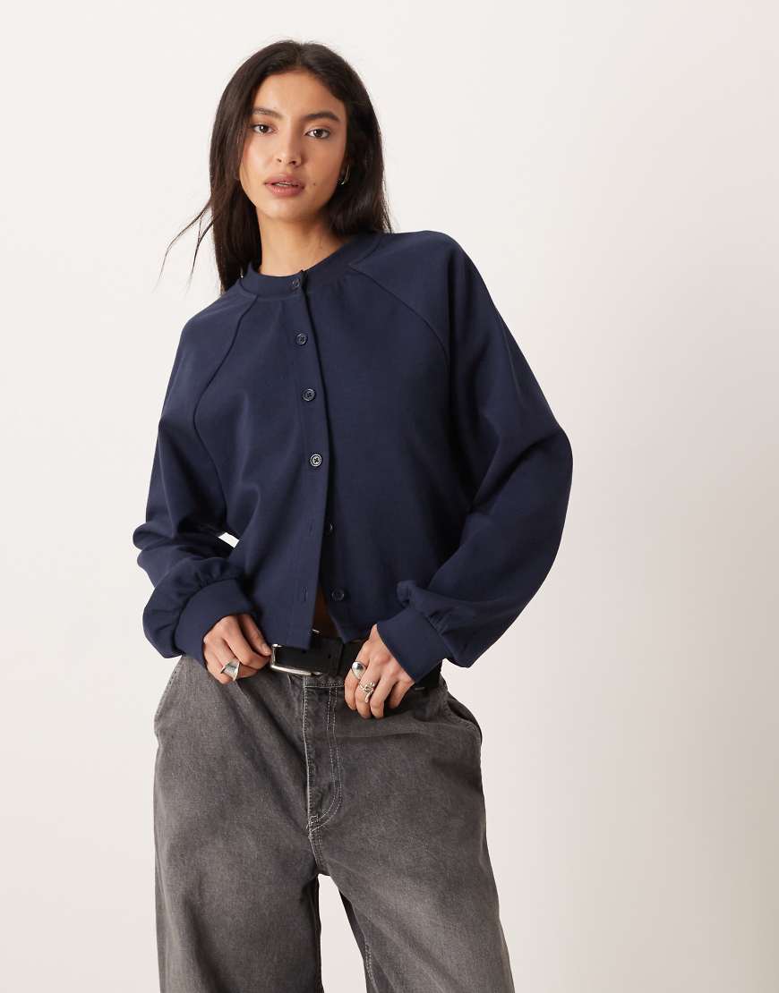 ASOS DESIGN - Strickjacke aus Interlock-Stoff in Marineblau von ASOS DESIGN
