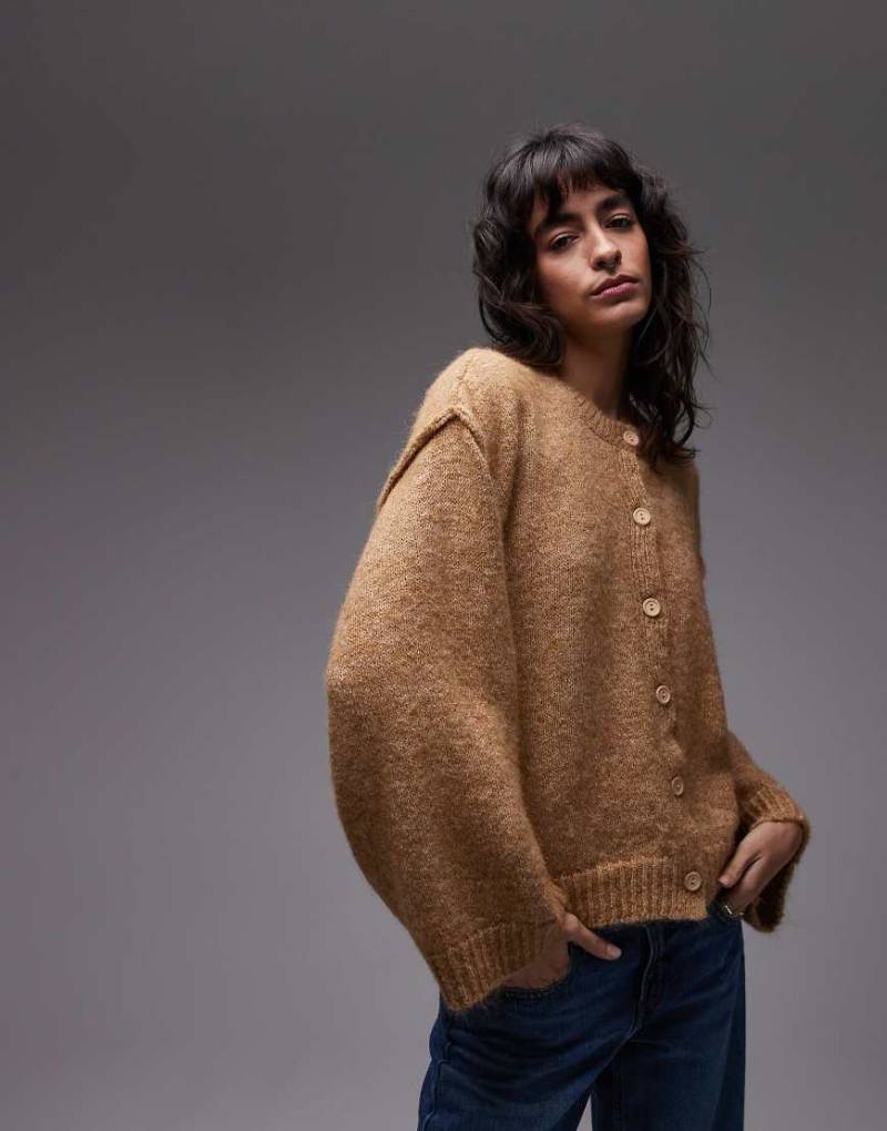 ASOS DESIGN - Strickjacke aus Wolle in Mokka mit sichtbaren Nähten-Brown von ASOS DESIGN