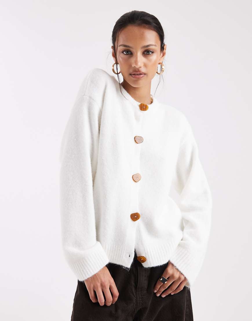 ASOS DESIGN - Strickjacke aus Wollmix in Grau mit Knopfleiste-Weiß von ASOS DESIGN