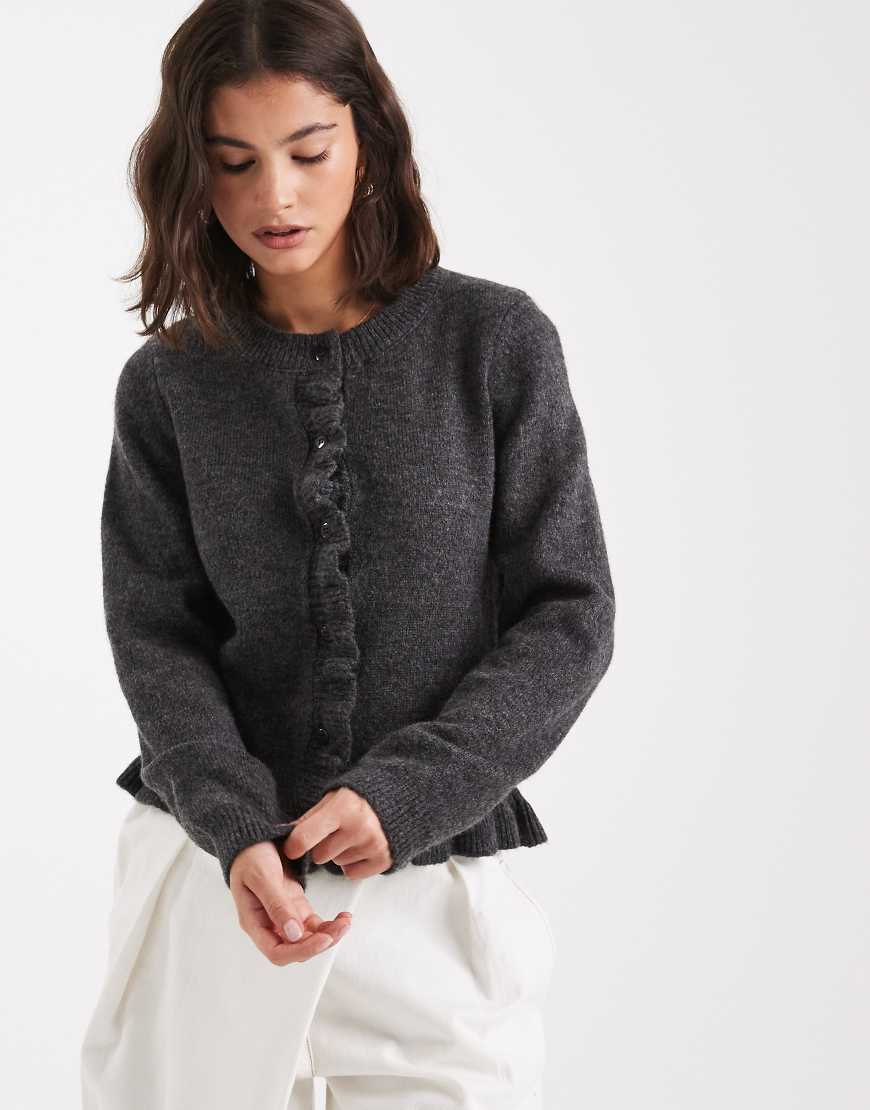 ASOS DESIGN - Strickjacke in Anthrazit mit Rüschendetail-Grau von ASOS DESIGN