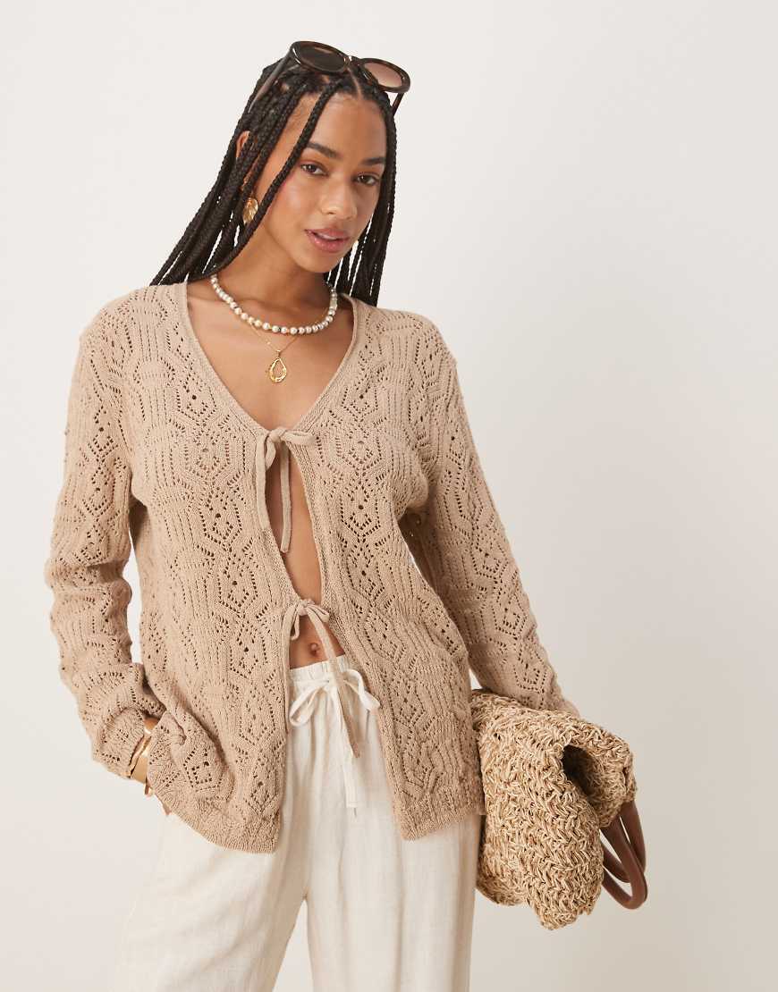 ASOS DESIGN - Strickjacke in Beige mit V-Ausschnitt und Bindeband vorne-Neutral ASOS DESIGN - Strickjacke in Beige mit V-Ausschnitt und Bindeband vorne-Neutral von ASOS DESIGN