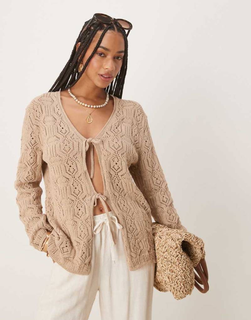 ASOS DESIGN - Strickjacke in Beige mit V-Ausschnitt und Bindeband vorne-Neutral von ASOS DESIGN