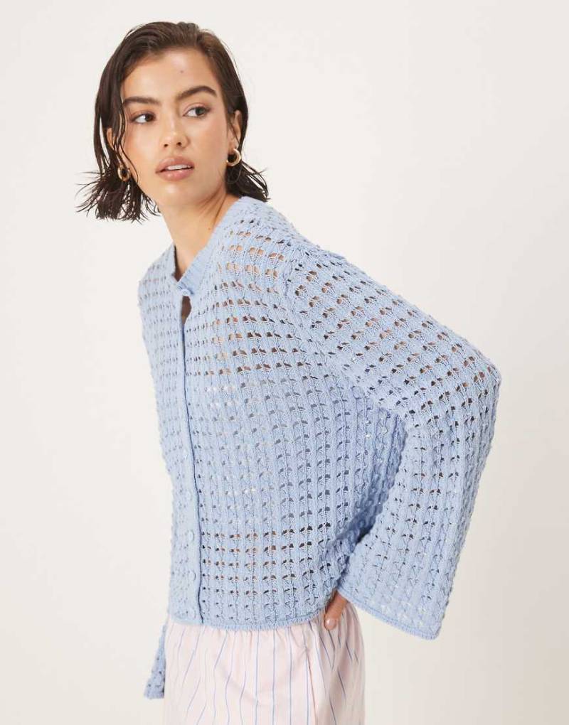 ASOS DESIGN - Strickjacke in Blau mit Trompetenärmeln-Braun von ASOS DESIGN
