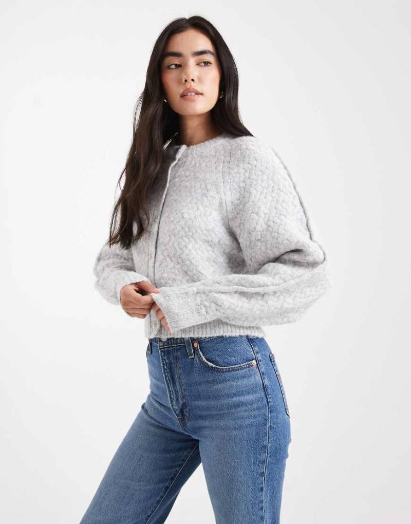 ASOS DESIGN - Strickjacke in Hellgrau mit Ziernaht und Rundhalsausschnitt von ASOS DESIGN