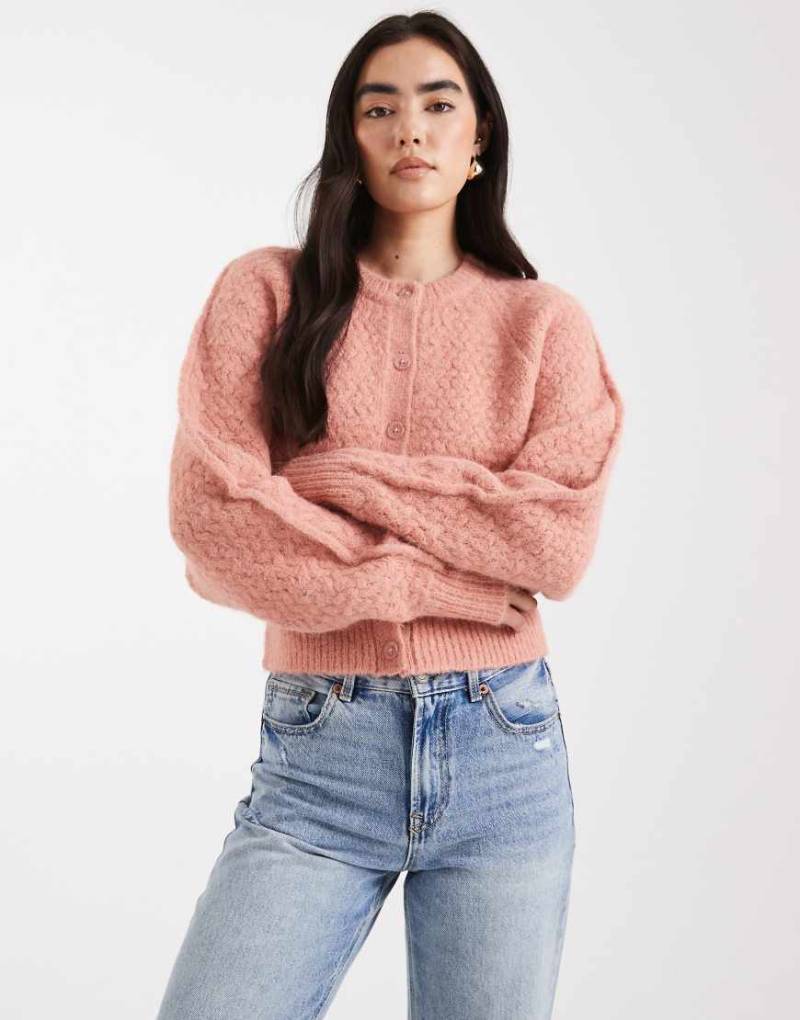 ASOS DESIGN - Strickjacke in Hellrosa mit Ziernaht und Rundhalsausschnitt von ASOS DESIGN