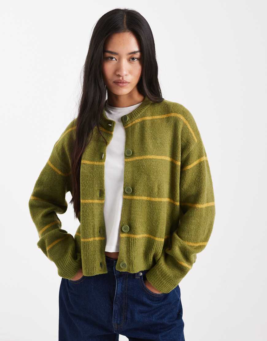 ASOS DESIGN - Strickjacke in Khaki und Olivgrün mit Streifen und Rundhalsausschnitt von ASOS DESIGN