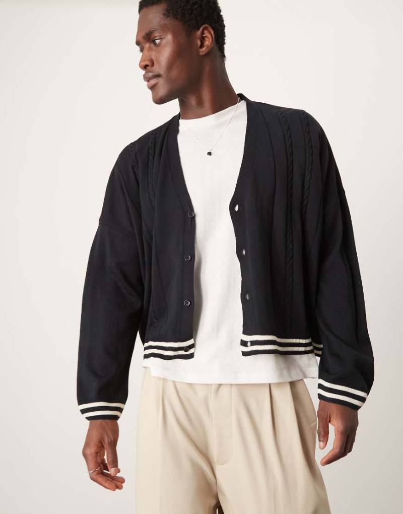 ASOS DESIGN - Strickjacke in Marineblau mit Zopfstrickmuster, Streifen und extremer Oversize-Passform von ASOS DESIGN