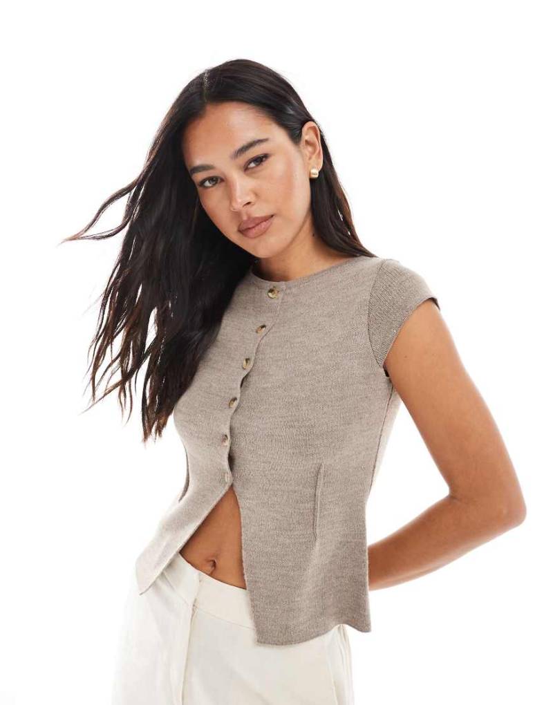 ASOS DESIGN - Strickjacke in Mokka mit Kappärmeln-Braun von ASOS DESIGN