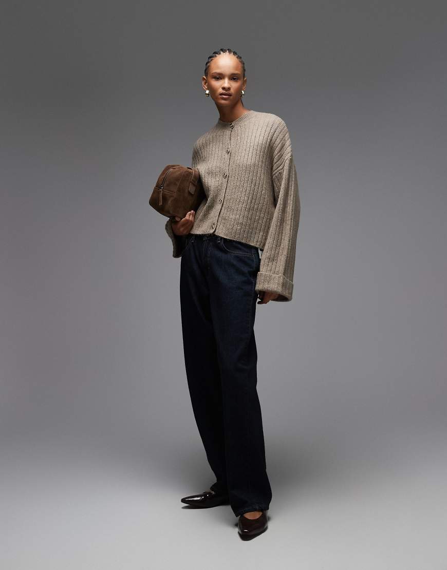 ASOS DESIGN - Strickjacke in Mokka mit umgeschlagenem Bündchen-Brown von ASOS DESIGN