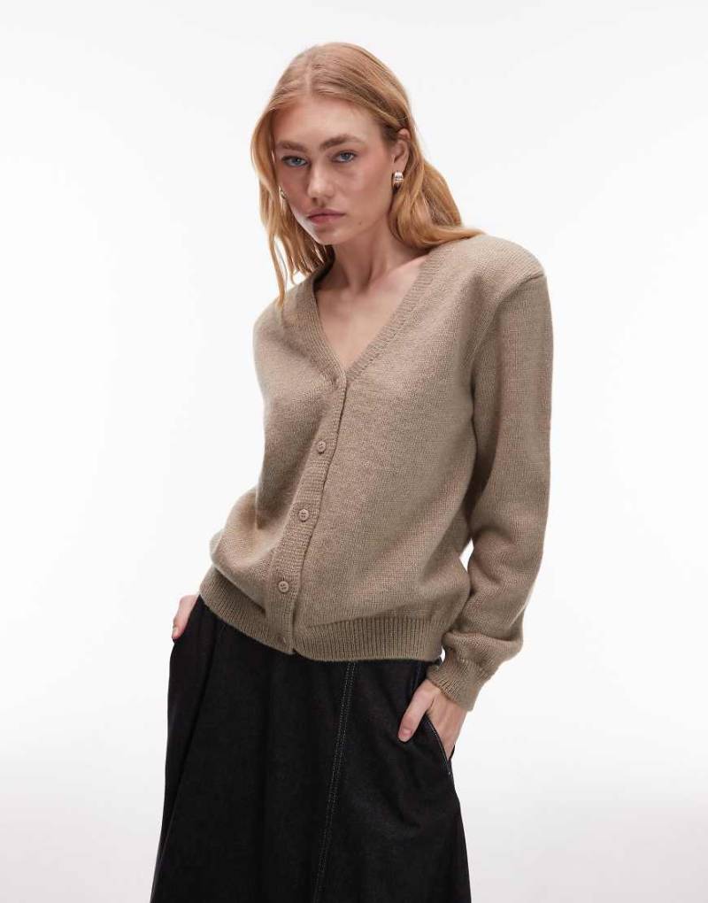 ASOS DESIGN - Strickjacke in Mokkabraun mit V-Ausschnitt und Schulterpolstern-Brown von ASOS DESIGN