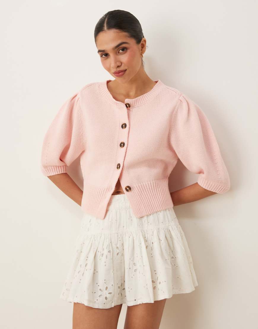 ASOS DESIGN - Strickjacke in Rosa mit Rundhalsausschnitt und Puffärmeln von ASOS DESIGN