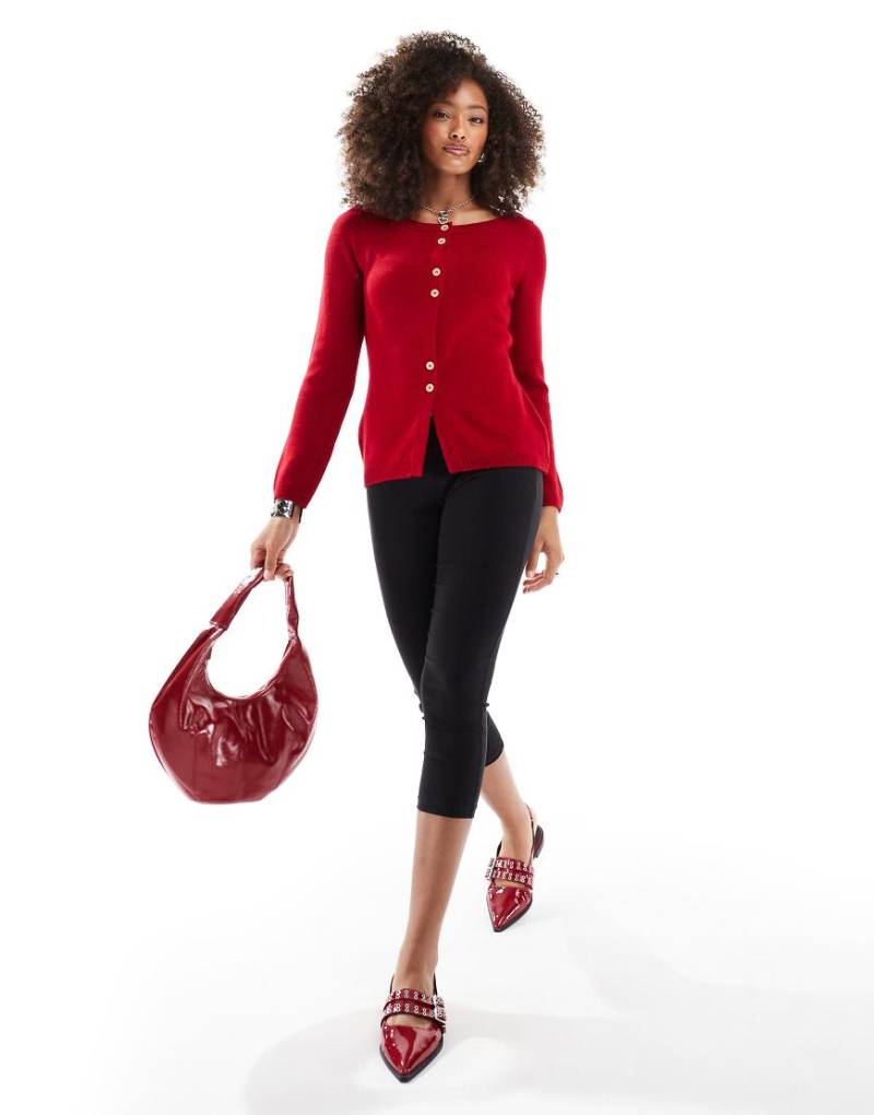 ASOS DESIGN - Strickjacke in Rot mit U-Boot-Ausschnitt von ASOS DESIGN