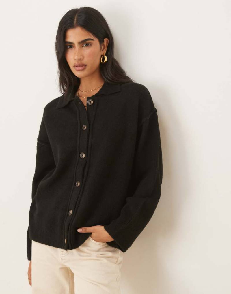 ASOS DESIGN - Strickjacke in Schwarz mit Hemdkragen und Nahtdetails von ASOS DESIGN