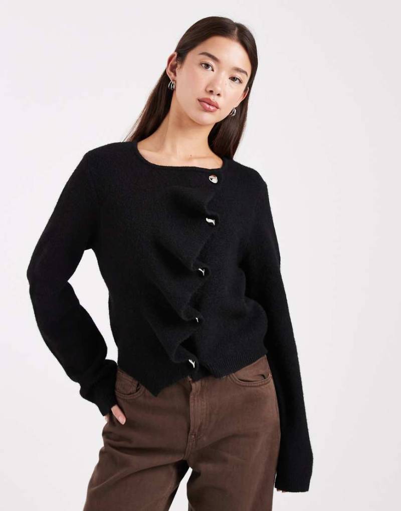 ASOS DESIGN - Strickjacke in Schwarz mit gerüschter Knopfleiste von ASOS DESIGN