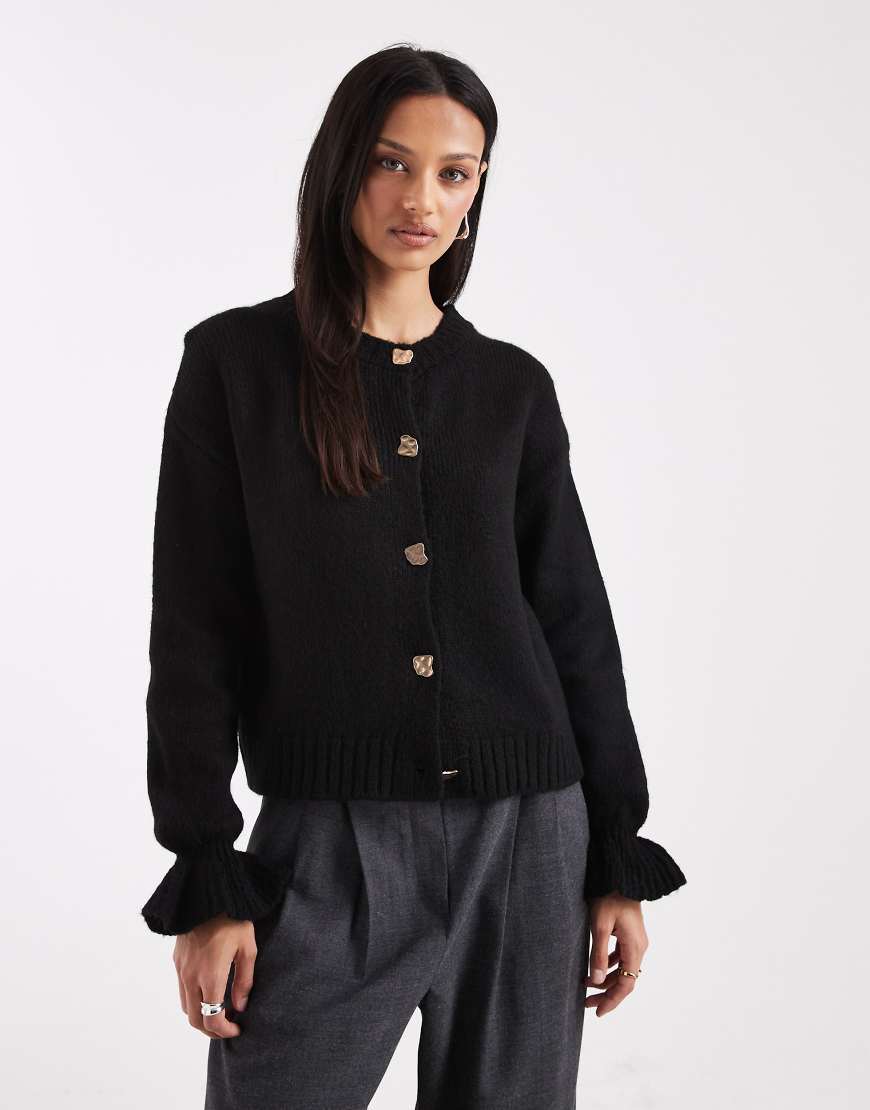 ASOS DESIGN - Strickjacke in Schwarz mit goldfarbenen Knöpfen von ASOS DESIGN