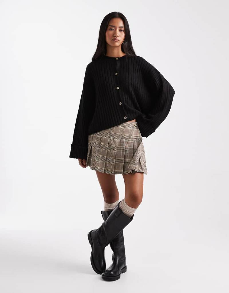 ASOS DESIGN - Strickjacke in Schwarz mit umgeschlagenem Bündchen ASOS DESIGN - Strickjacke in Schwarz mit umgeschlagenem Bündchen von ASOS DESIGN