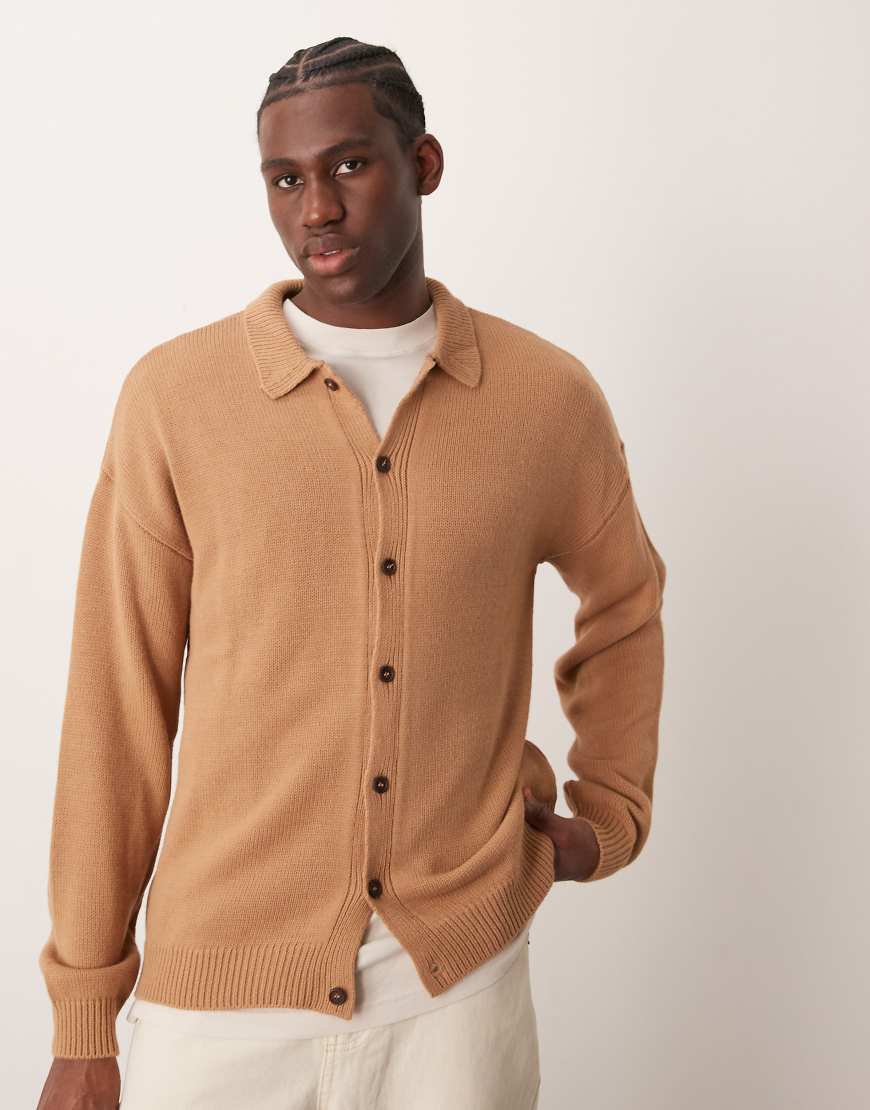 ASOS DESIGN - Strickjacke in Stein mit lockerem, kastigem Schnitt und Kragen-Neutral von ASOS DESIGN
