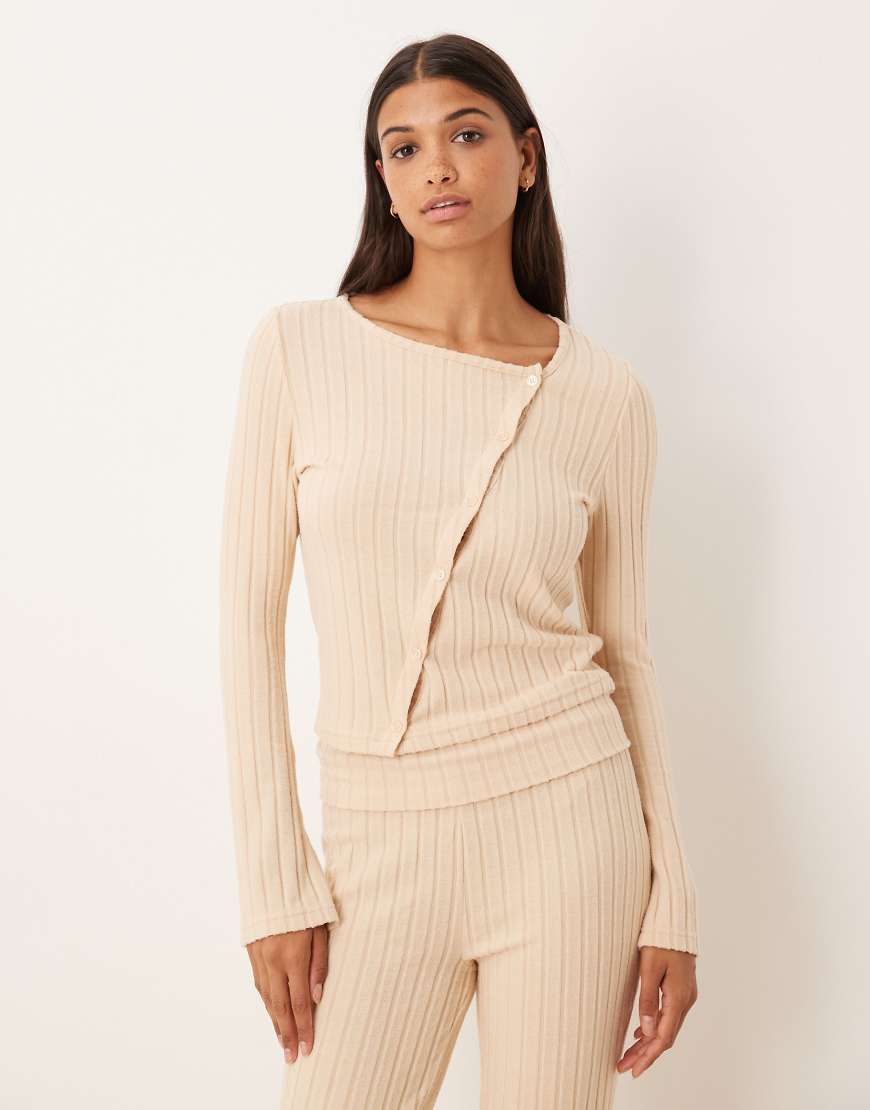 ASOS DESIGN - Strickjacke in Steinbeige mit breiter Rippstruktur und asymmetrischem Design-Neutral von ASOS DESIGN