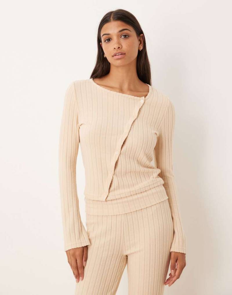 ASOS DESIGN - Strickjacke in Steinbeige mit breiter Rippstruktur und asymmetrischem Design-Neutral von ASOS DESIGN