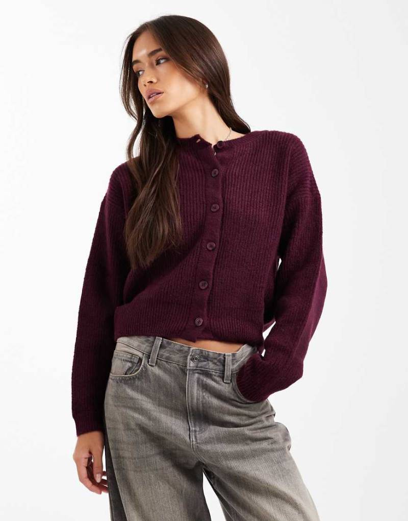 ASOS DESIGN - Strickjacke in Weinrot mit Cocoon-Ärmeln von ASOS DESIGN