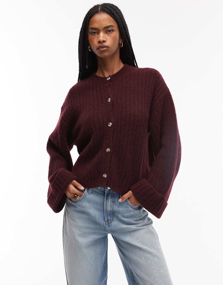 ASOS DESIGN - Strickjacke in Weinrot mit Wollanteil und umgeschlagenem Bündchen von ASOS DESIGN