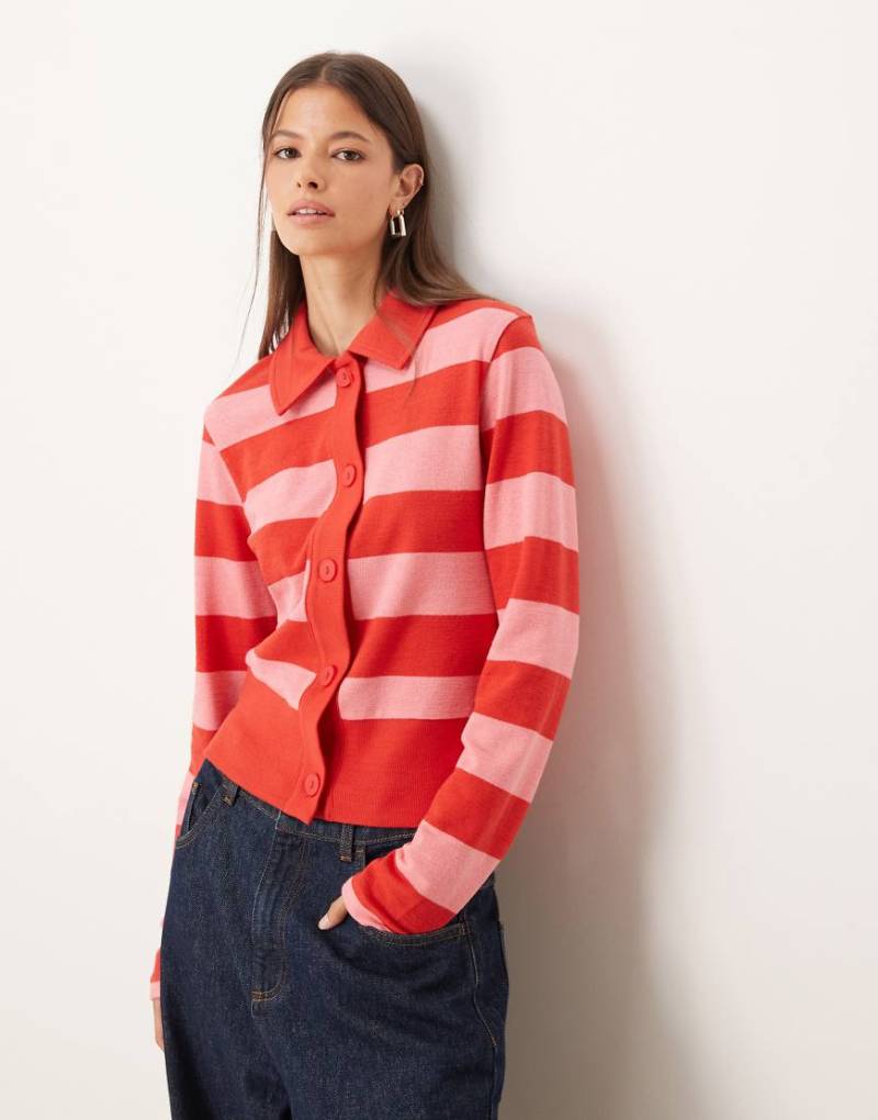 ASOS DESIGN - Strickjacke mit Kragen und Strukturstreifen in Rot und Rosa-Bunt von ASOS DESIGN