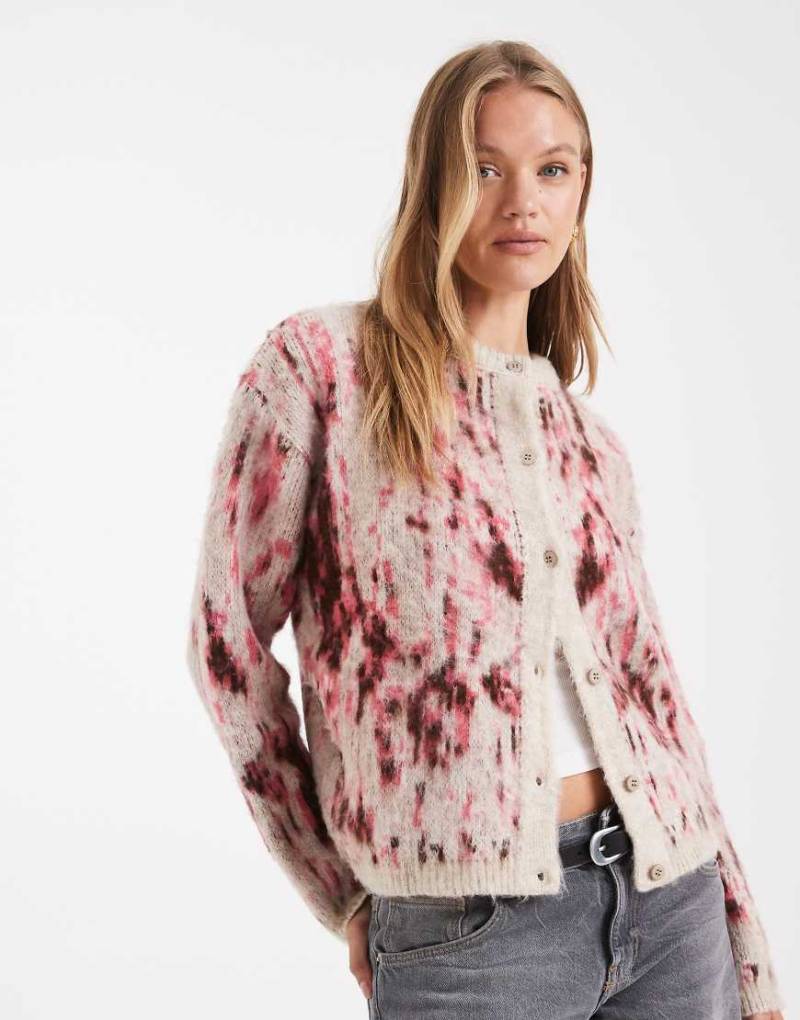 ASOS DESIGN - Strickjacke mit abstraktem Muster und Rundhalsausschnitt-Rosa von ASOS DESIGN