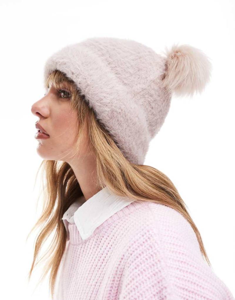 ASOS DESIGN - Strickmütze in Nerzrosa mit zwei Kunstpelz-Bommeln von ASOS DESIGN