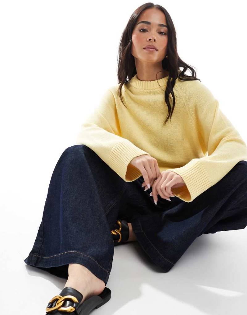 ASOS DESIGN - Strickpullover in Buttermilchgelb mit Rundhalsausschnitt und Raglanärmeln von ASOS DESIGN