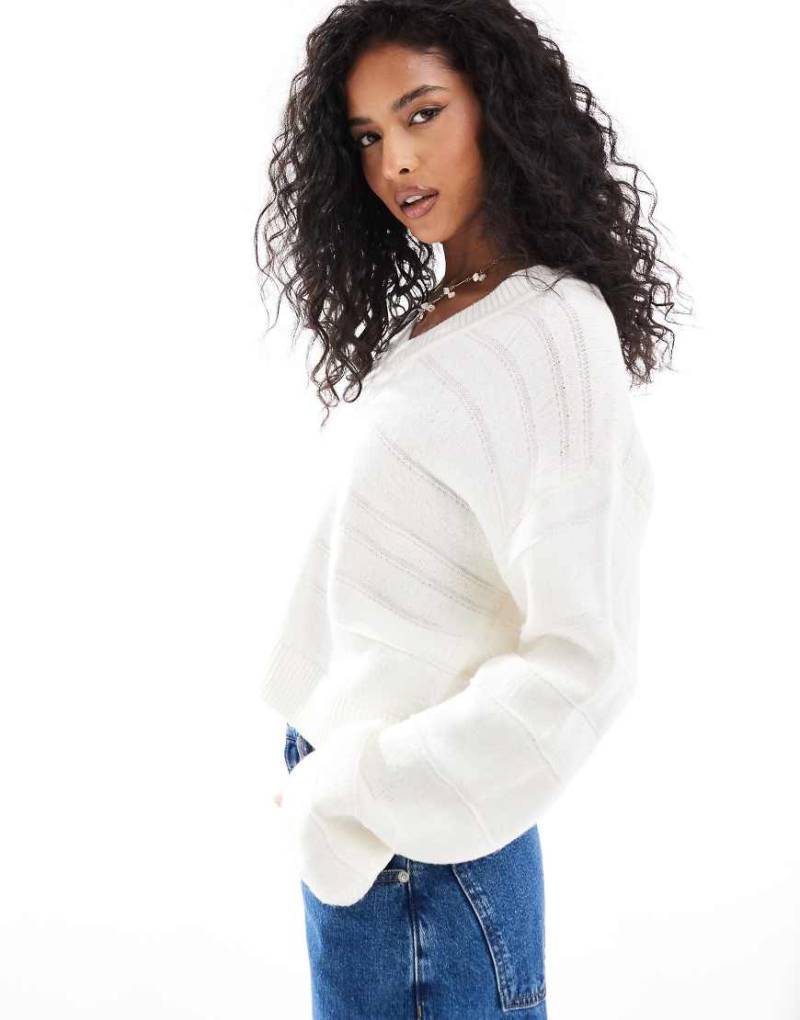 ASOS DESIGN - Strickpullover in Creme mit V-Ausschnitt-Weiß von ASOS DESIGN
