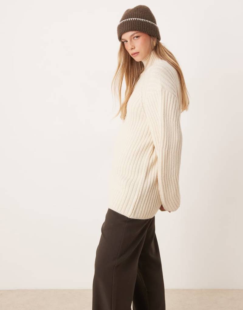 ASOS DESIGN - Strickpullover in Cremeweiß mit Stehkragen und strukturiertem Ärmeldetail von ASOS DESIGN