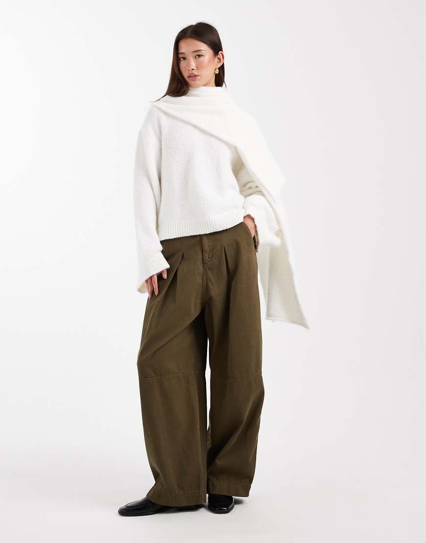 ASOS DESIGN - Strickpullover in Cremeweiß mit angenähtem Schal und Wollanteil von ASOS DESIGN