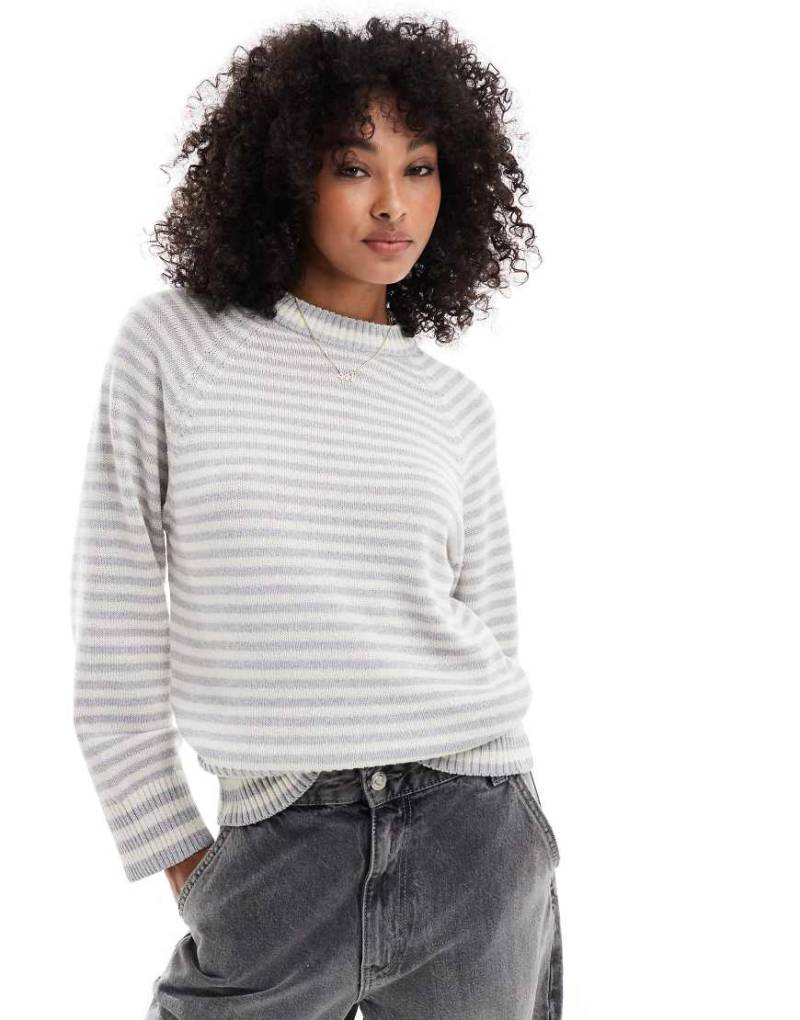 ASOS DESIGN - Strickpullover in Grau gestreift mit Rundhalsausschnitt und Raglanärmeln-Bunt von ASOS DESIGN
