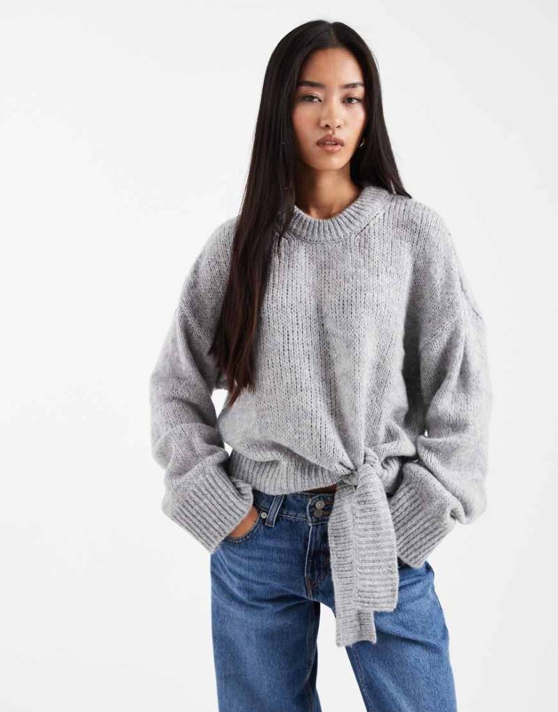 ASOS DESIGN - Strickpullover in Grau mit Bindedetail am Saum von ASOS DESIGN