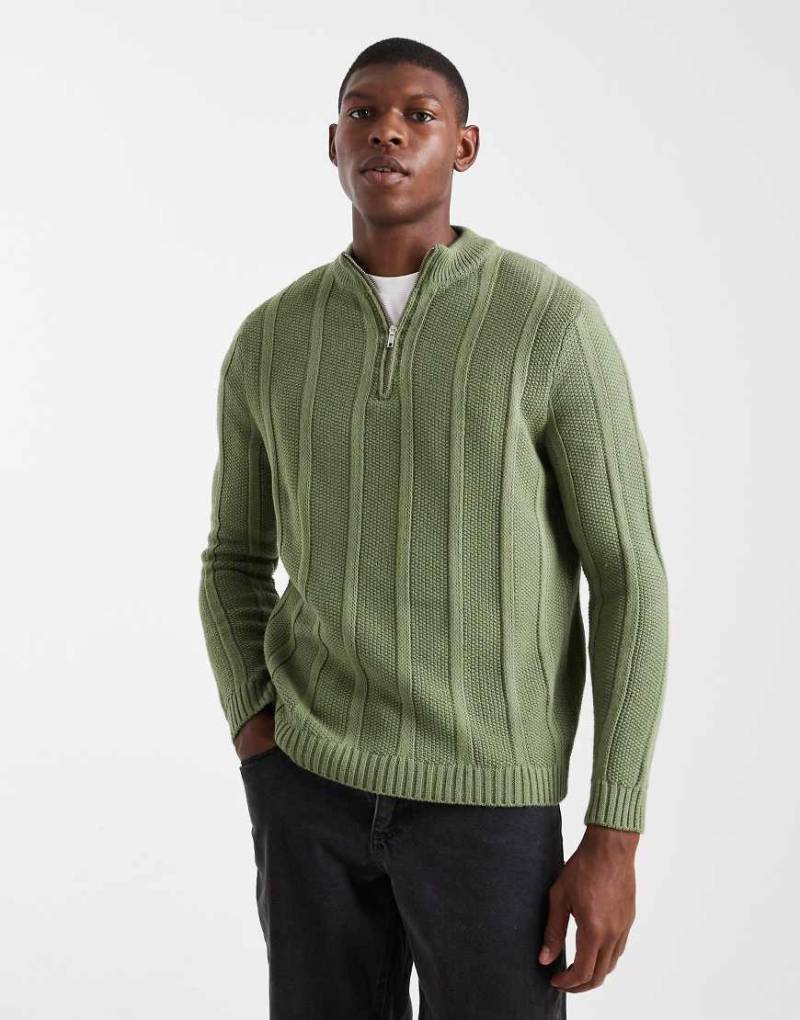 ASOS DESIGN - Strickpullover in Khaki mit Streifen, kurzem Reißverschluss und Stehkragen-Grün von ASOS DESIGN
