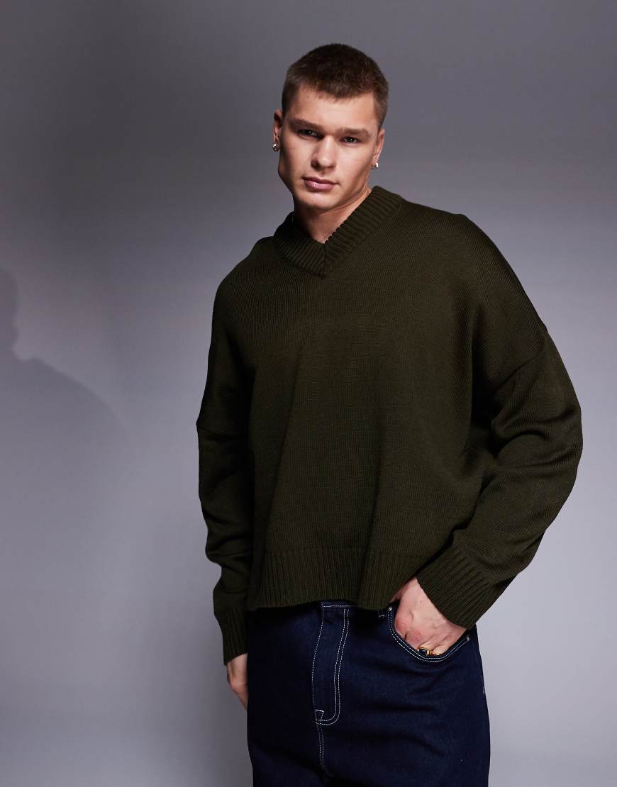 ASOS DESIGN - Strickpullover in Khaki mit kastigem Super-Oversize-Schnitt und V-Ausschnitt-Grün ASOS DESIGN - Strickpullover in Khaki mit kastigem Super-Oversize-Schnitt und V-Ausschnitt-Grün von ASOS DESIGN