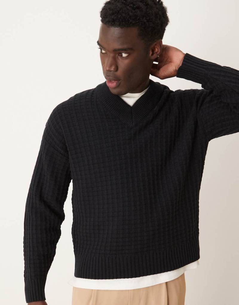 ASOS DESIGN - Strickpullover in Marineblau mit V-Ausschnitt, Waffelstruktur und lockerem, kastigem Schnitt-Rot von ASOS DESIGN