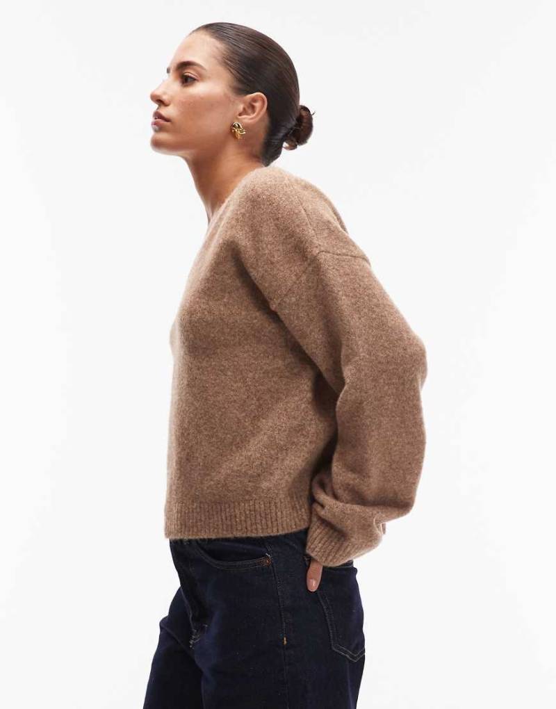 ASOS DESIGN - Strickpullover in Mokka mit weiten Ärmeln und Wollanteil-Neutral von ASOS DESIGN