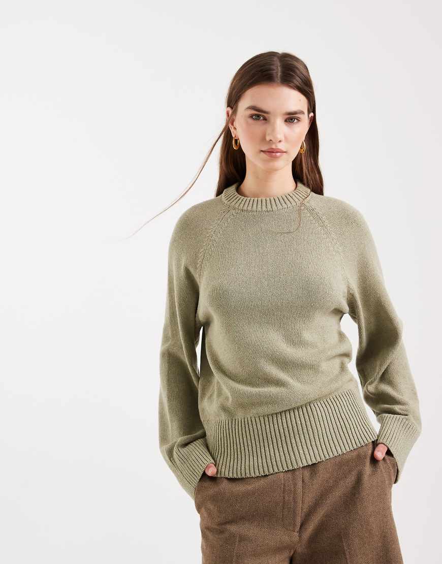ASOS DESIGN - Strickpullover in Salbeigrün mit Rundhalsausschnitt und Raglanärmeln von ASOS DESIGN