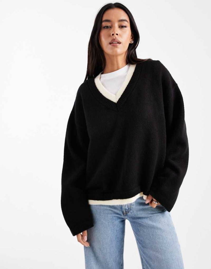 ASOS DESIGN - Strickpullover in Schwarz mit Doppellage und V-Ausschnitt von ASOS DESIGN