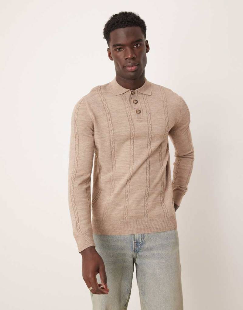 ASOS DESIGN - Strickpullover in Steinbeige mit Streifen in Zopfmuster und Polokragen-Neutral von ASOS DESIGN