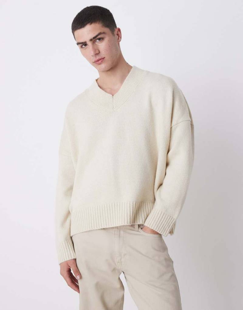 ASOS DESIGN - Strickpullover in Steinbeige mit kastigem Super-Oversize-Schnitt und V-Ausschnitt-Neutral von ASOS DESIGN